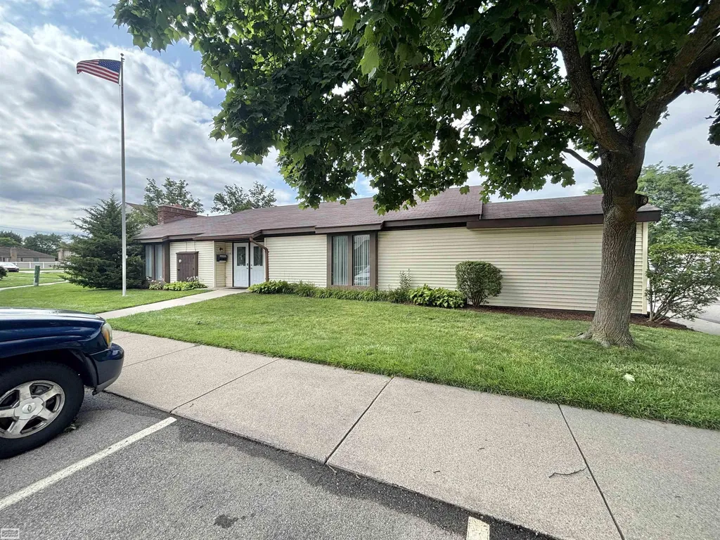 15346 Renshaw Drive Clinton Charter Township MI 48038