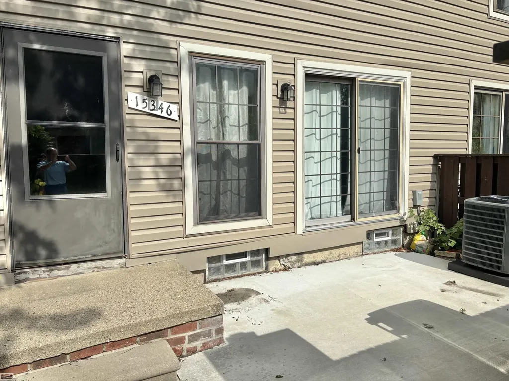 15346 Renshaw Drive Clinton Charter Township MI 48038