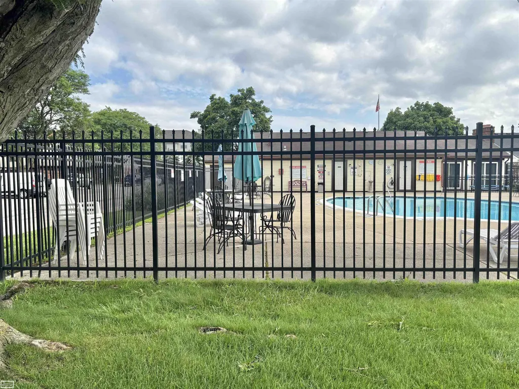 15346 Renshaw Drive Clinton Charter Township MI 48038