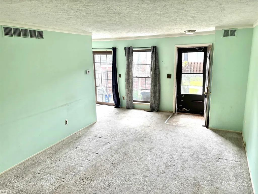 15346 Renshaw Drive Clinton Charter Township MI 48038