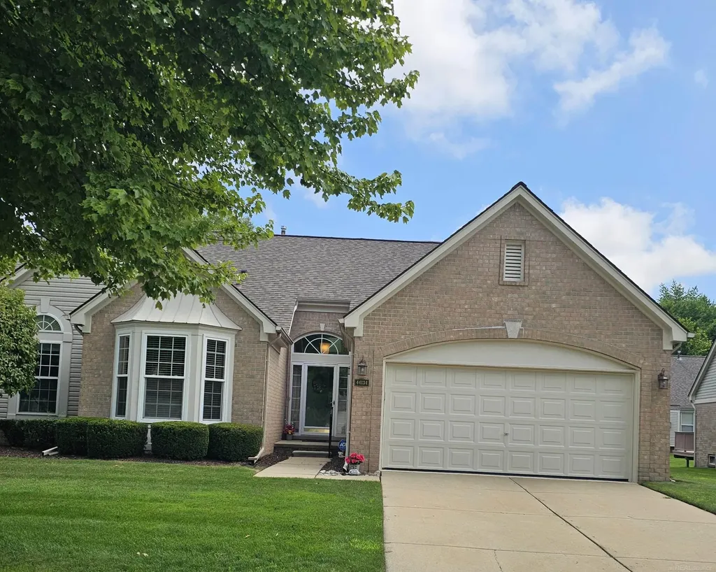 44134 Kendyl Drive Sterling Heights City MI 48314