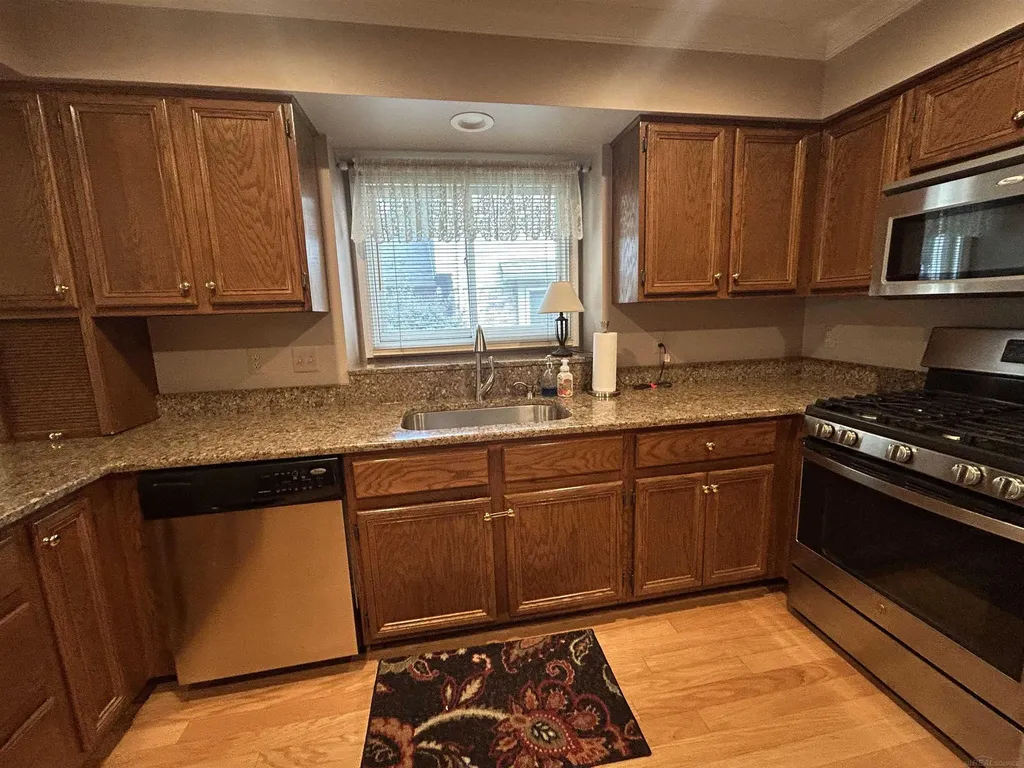 37515 Hanson Drive Sterling Heights City MI 48310