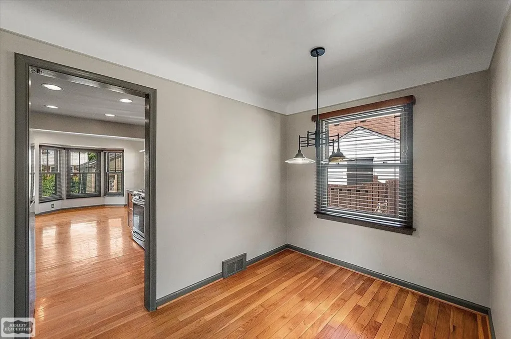 912 Cedar Hill Drive Royal Oak City MI 48067