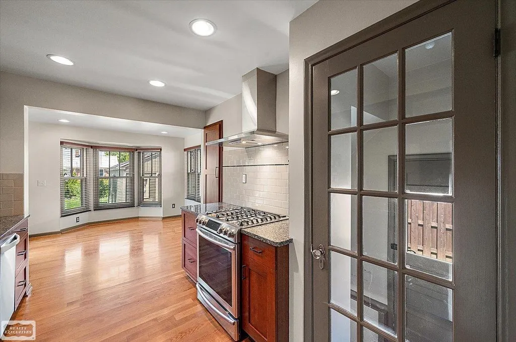 912 Cedar Hill Drive Royal Oak City MI 48067
