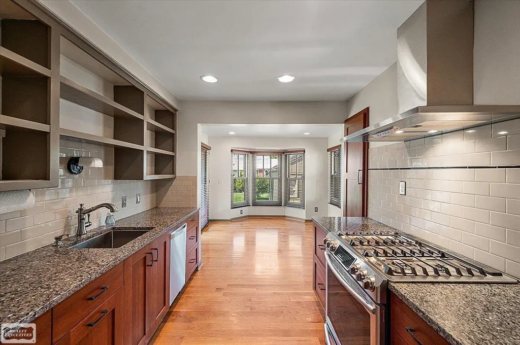 912 Cedar Hill Drive Royal Oak City MI 48067
