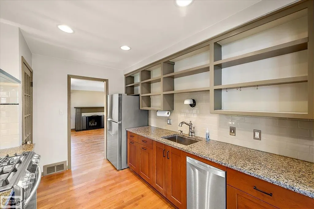 912 Cedar Hill Drive Royal Oak City MI 48067