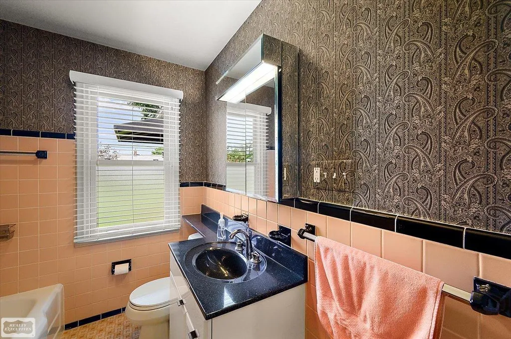 912 Cedar Hill Drive Royal Oak City MI 48067