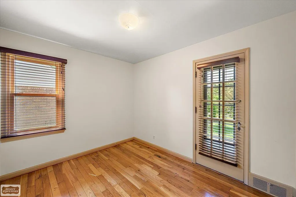 912 Cedar Hill Drive Royal Oak City MI 48067