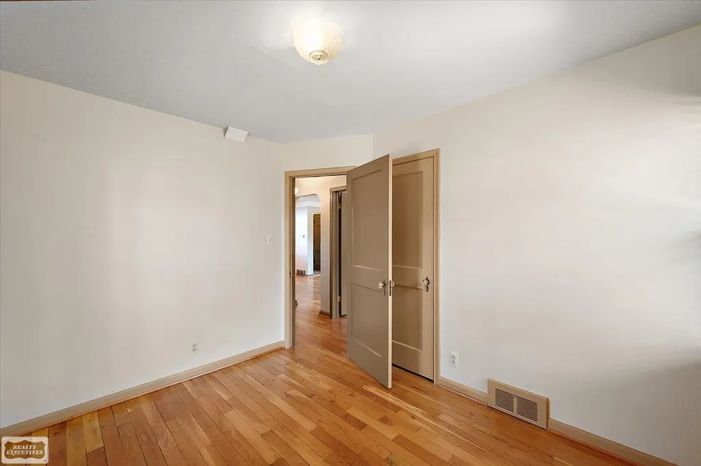 912 Cedar Hill Drive Royal Oak City MI 48067