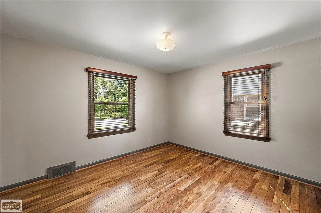912 Cedar Hill Drive Royal Oak City MI 48067