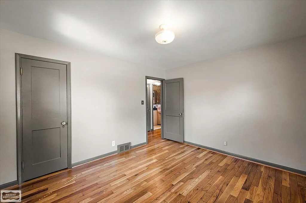912 Cedar Hill Drive Royal Oak City MI 48067