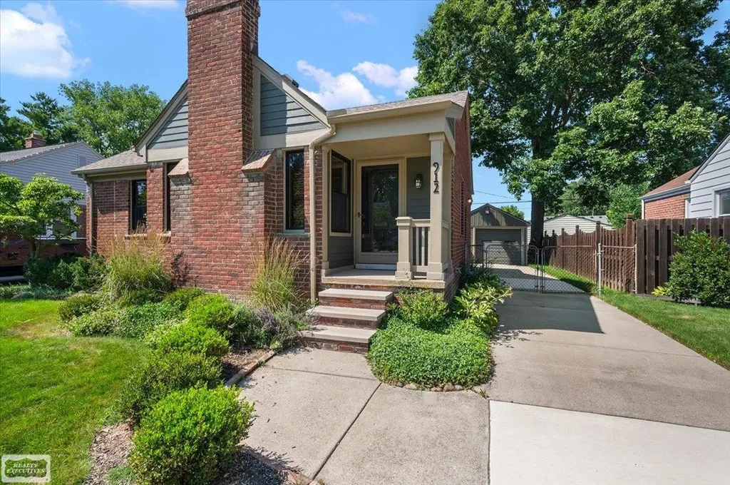 912 Cedar Hill Drive Royal Oak City MI 48067