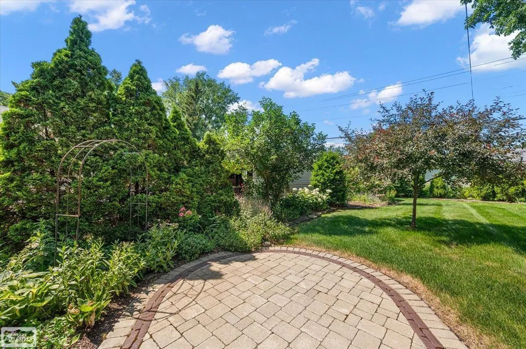 912 Cedar Hill Drive Royal Oak City MI 48067