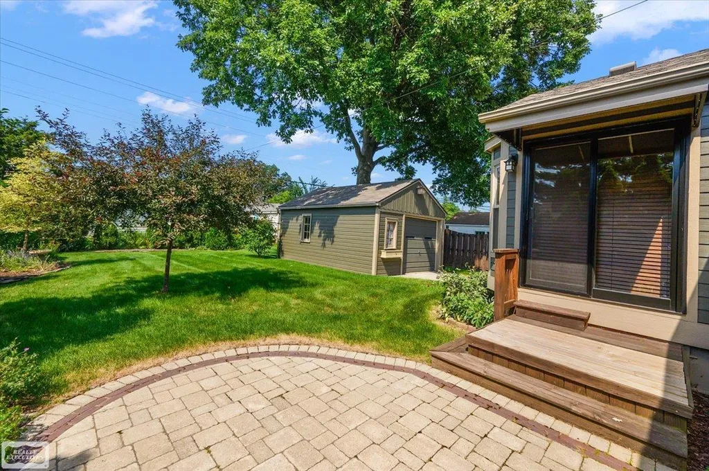 912 Cedar Hill Drive Royal Oak City MI 48067