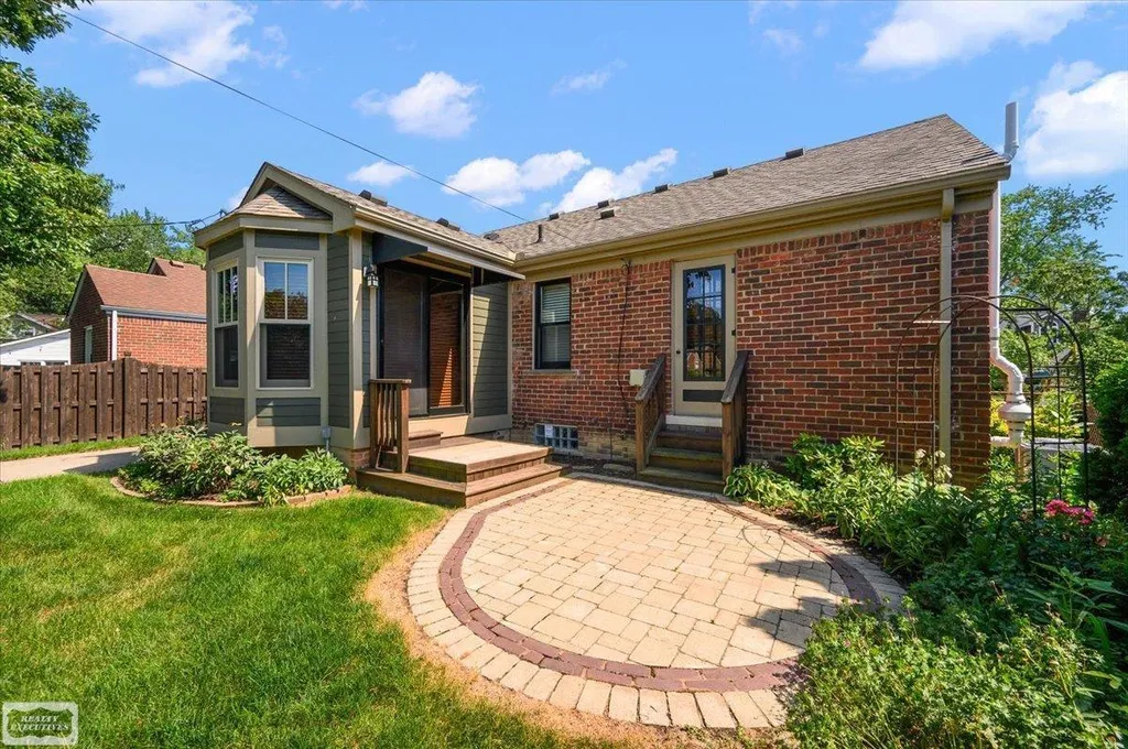 912 Cedar Hill Drive Royal Oak City MI 48067
