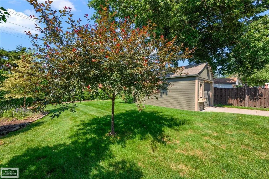 912 Cedar Hill Drive Royal Oak City MI 48067