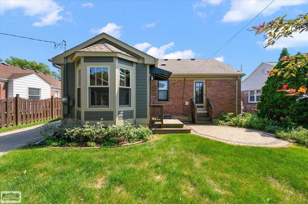 912 Cedar Hill Drive Royal Oak City MI 48067