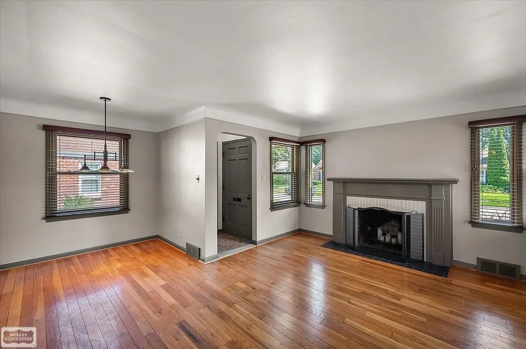 912 Cedar Hill Drive Royal Oak City MI 48067