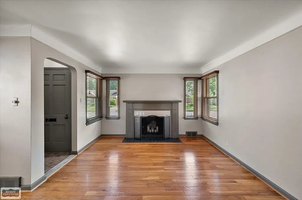 912 Cedar Hill Drive Royal Oak City MI 48067
