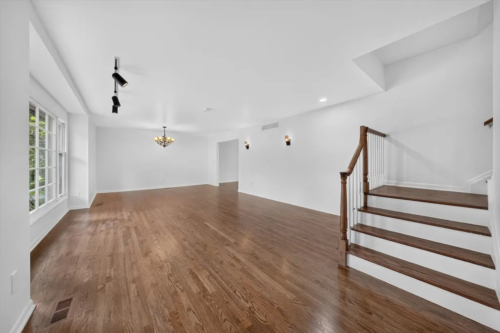 2049 Shore Hill Drive West Bloomfield Charter Township MI 48323