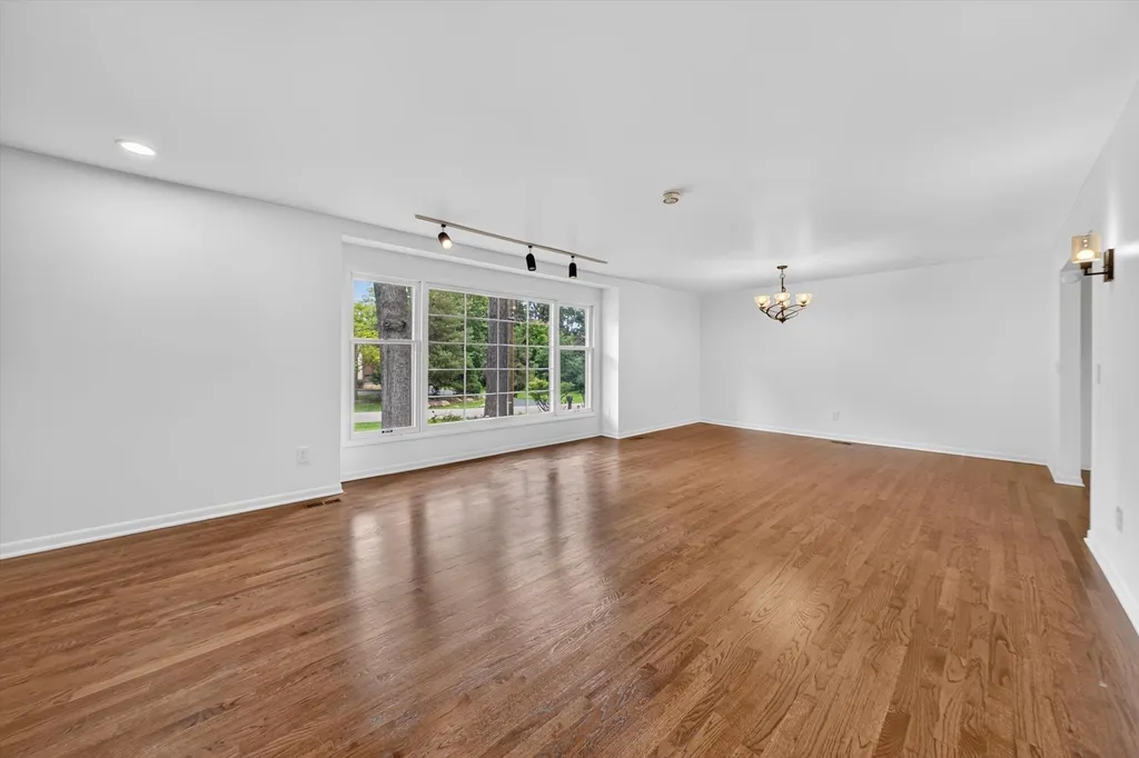 2049 Shore Hill Drive West Bloomfield Charter Township MI 48323