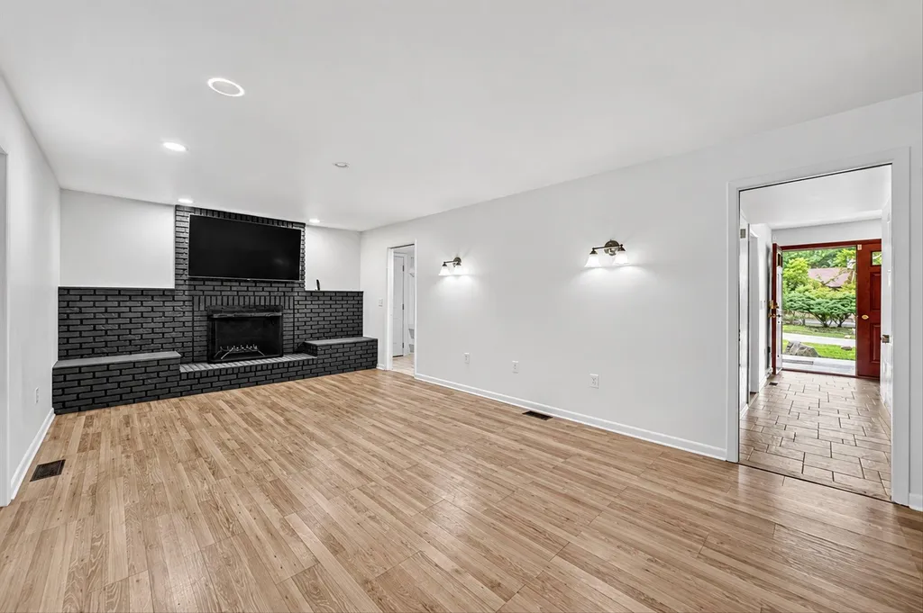 2049 Shore Hill Drive West Bloomfield Charter Township MI 48323