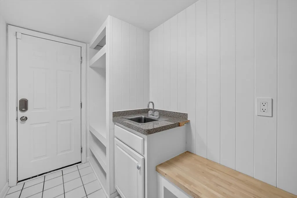 2049 Shore Hill Drive West Bloomfield Charter Township MI 48323