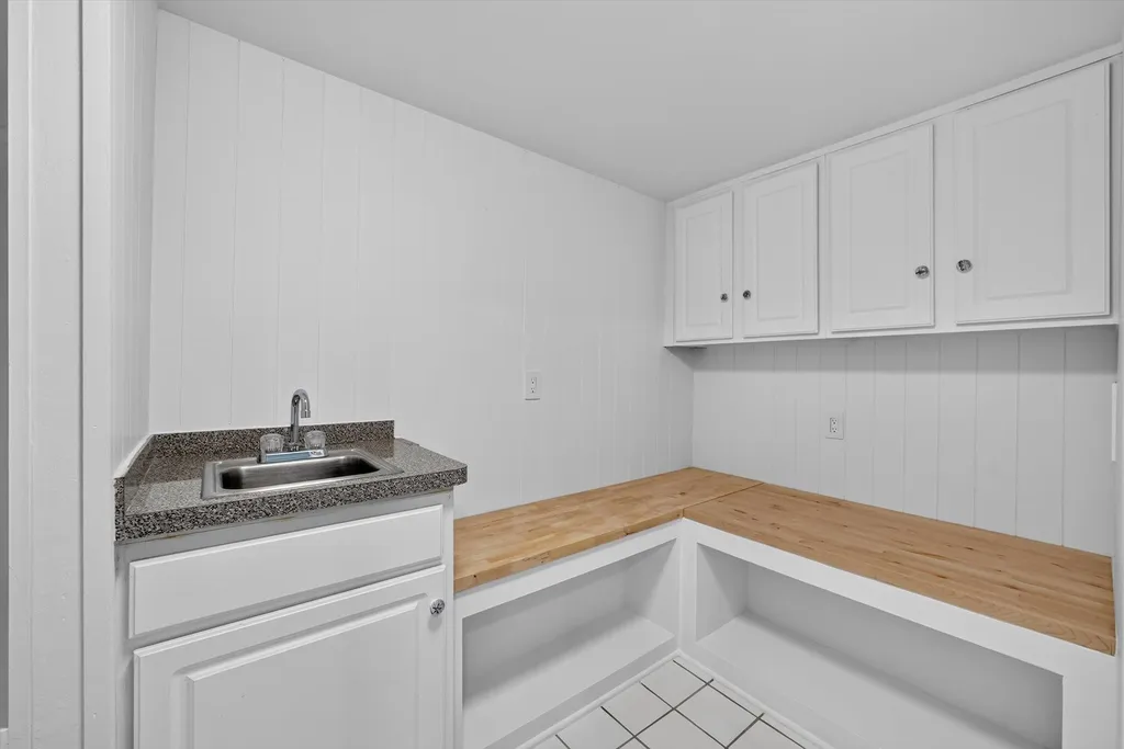 2049 Shore Hill Drive West Bloomfield Charter Township MI 48323