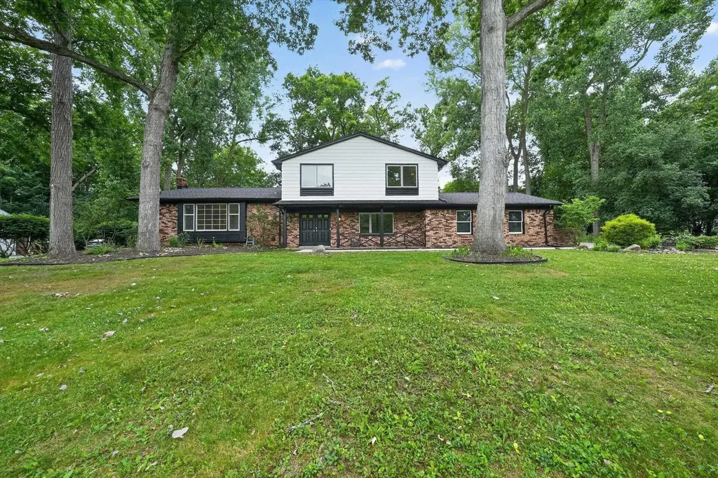 2049 Shore Hill Drive West Bloomfield Charter Township MI 48323
