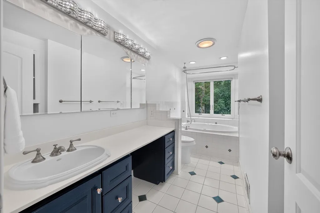 2049 Shore Hill Drive West Bloomfield Charter Township MI 48323