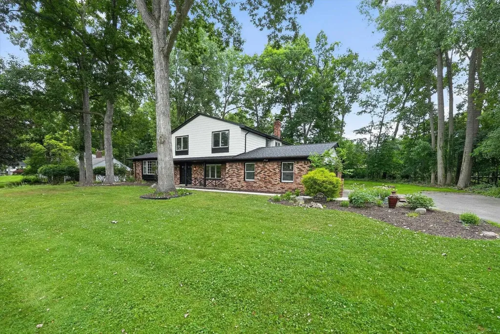 2049 Shore Hill Drive West Bloomfield Charter Township MI 48323
