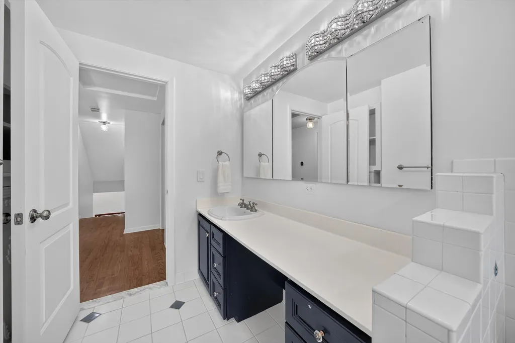 2049 Shore Hill Drive West Bloomfield Charter Township MI 48323