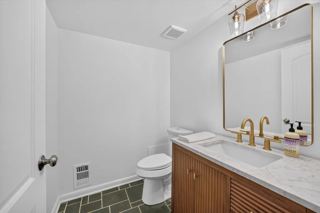 2049 Shore Hill Drive West Bloomfield Charter Township MI 48323
