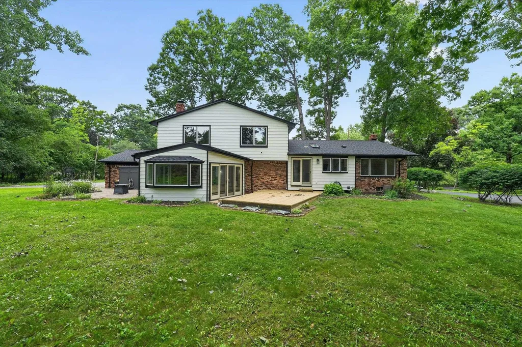 2049 Shore Hill Drive West Bloomfield Charter Township MI 48323