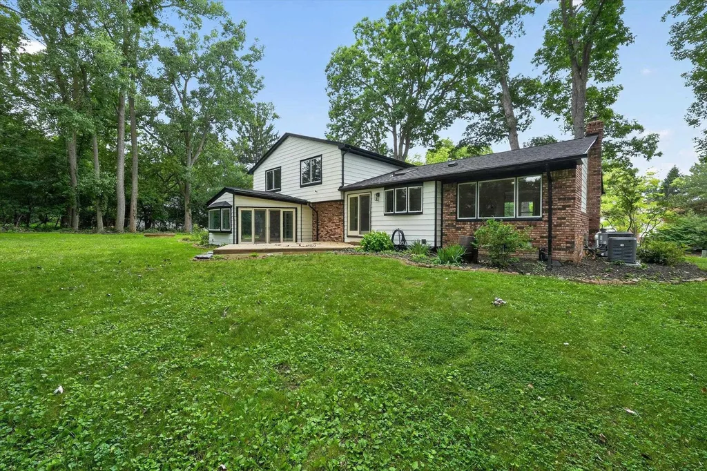 2049 Shore Hill Drive West Bloomfield Charter Township MI 48323