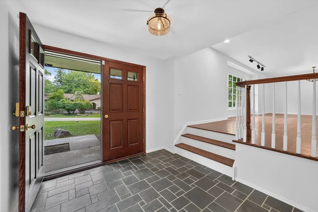 2049 Shore Hill Drive West Bloomfield Charter Township MI 48323