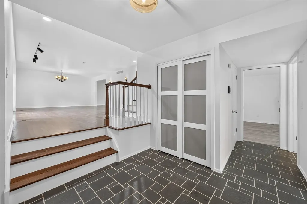 2049 Shore Hill Drive West Bloomfield Charter Township MI 48323