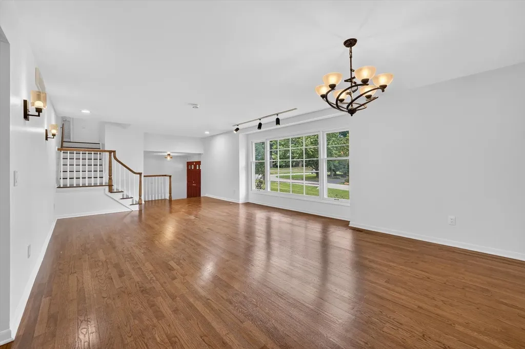 2049 Shore Hill Drive West Bloomfield Charter Township MI 48323