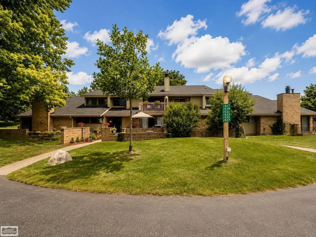1527 S Hill Boulevard Bloomfield Hills City MI 48304