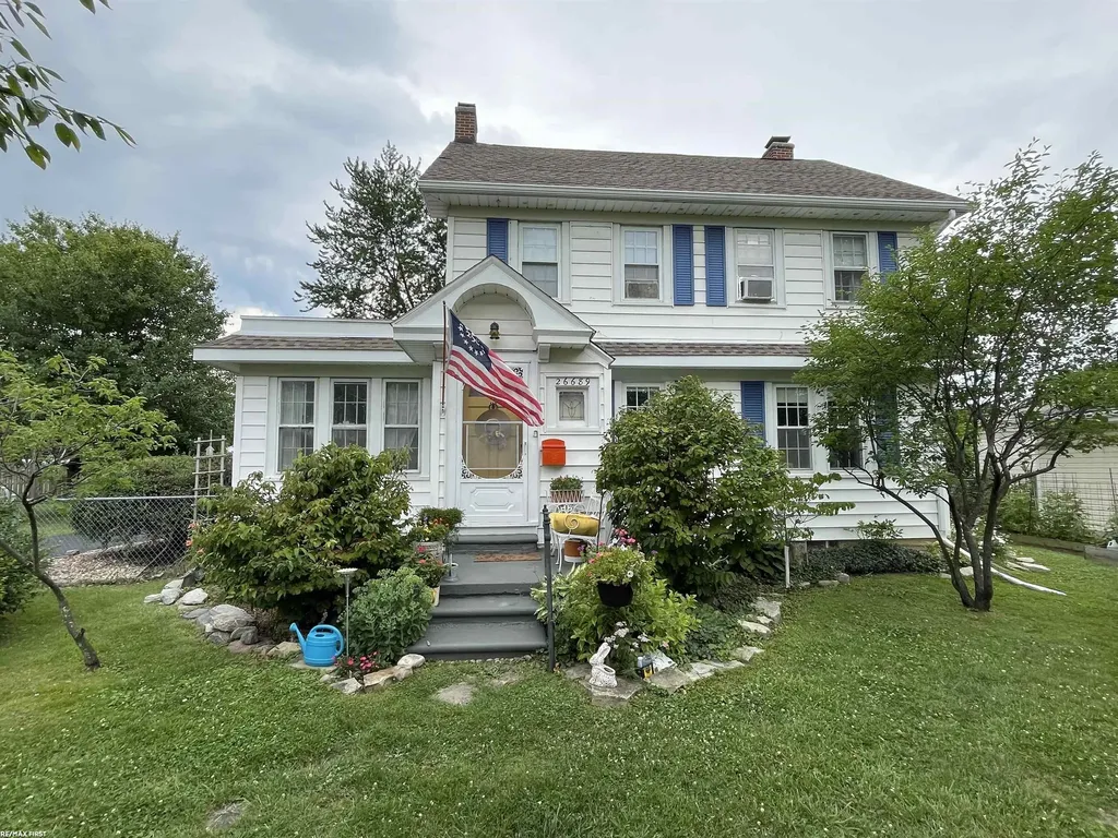 26689 Elm Street Roseville City MI 48066