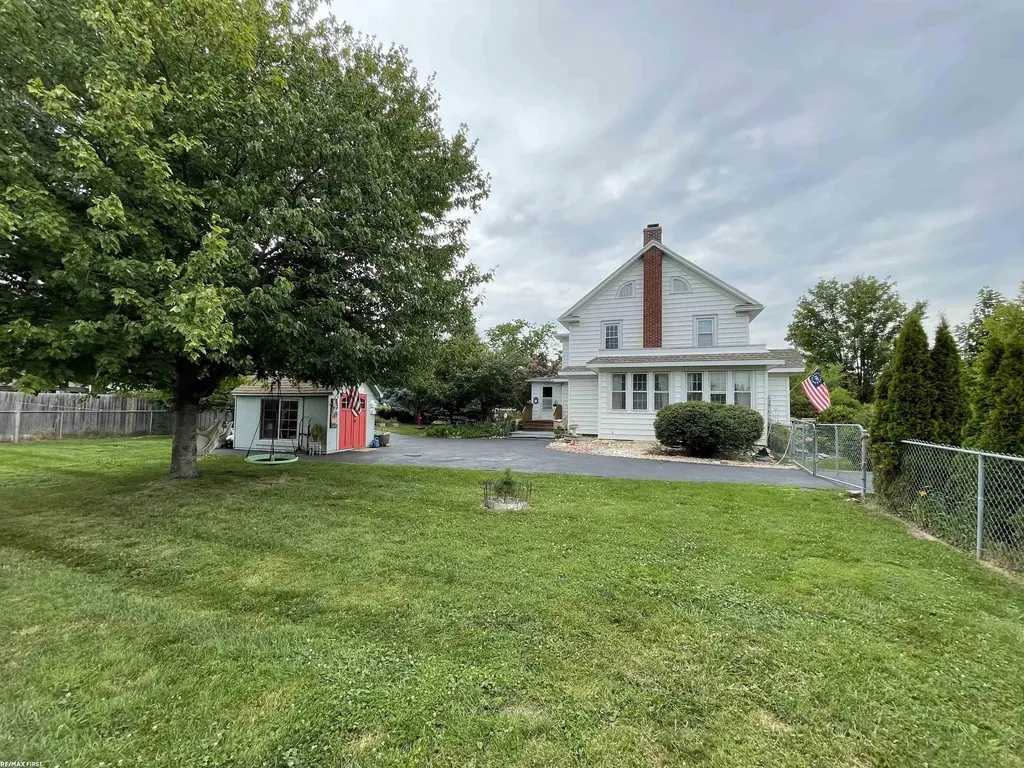 26689 Elm Street Roseville City MI 48066
