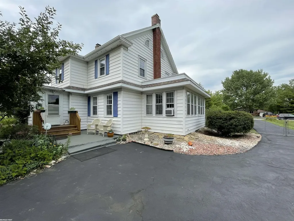 26689 Elm Street Roseville City MI 48066