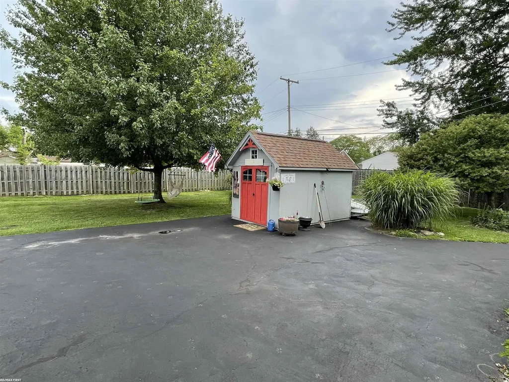 26689 Elm Street Roseville City MI 48066
