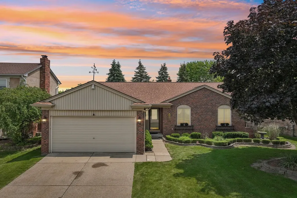 42140 Royal Lane Clinton Charter Township MI 48038