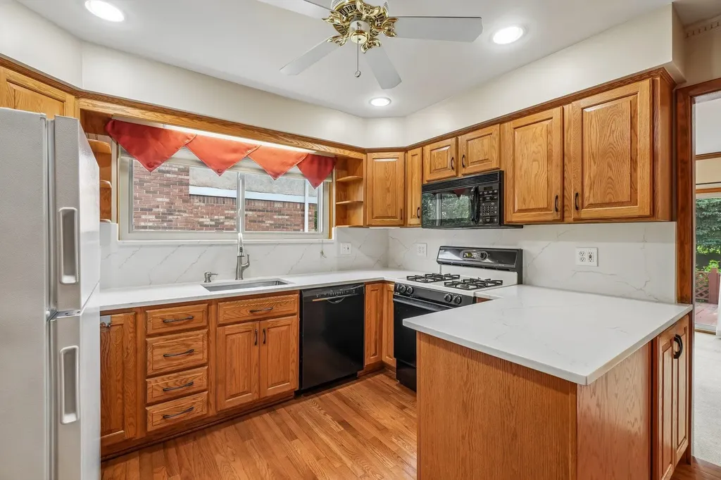 42140 Royal Lane Clinton Charter Township MI 48038