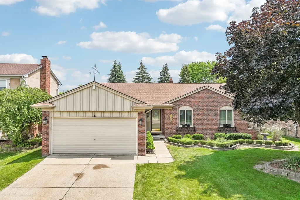 42140 Royal Lane Clinton Charter Township MI 48038