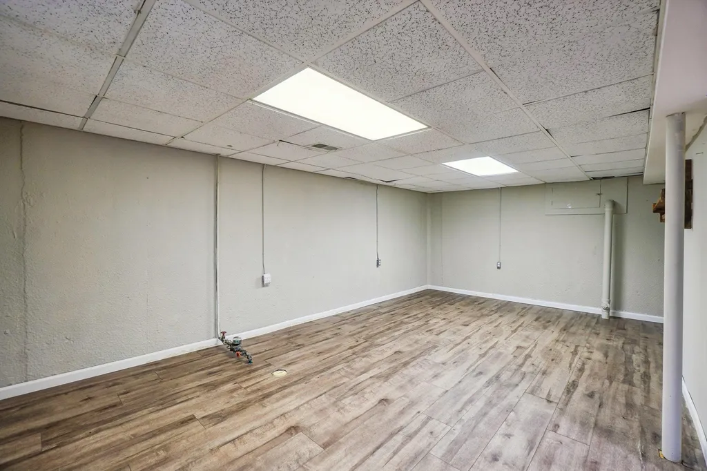 42140 Royal Lane Clinton Charter Township MI 48038