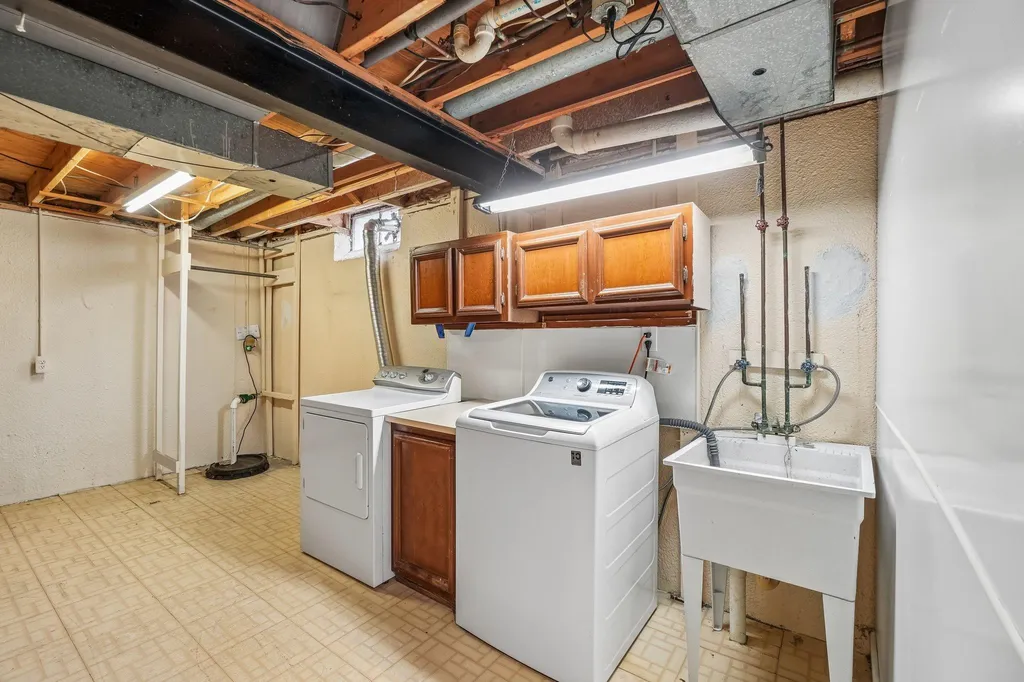 42140 Royal Lane Clinton Charter Township MI 48038
