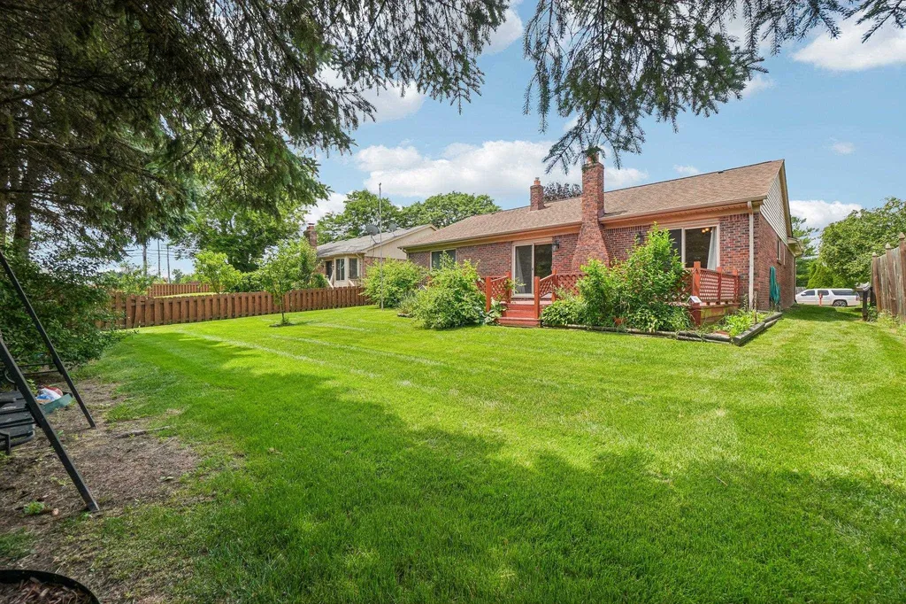 42140 Royal Lane Clinton Charter Township MI 48038