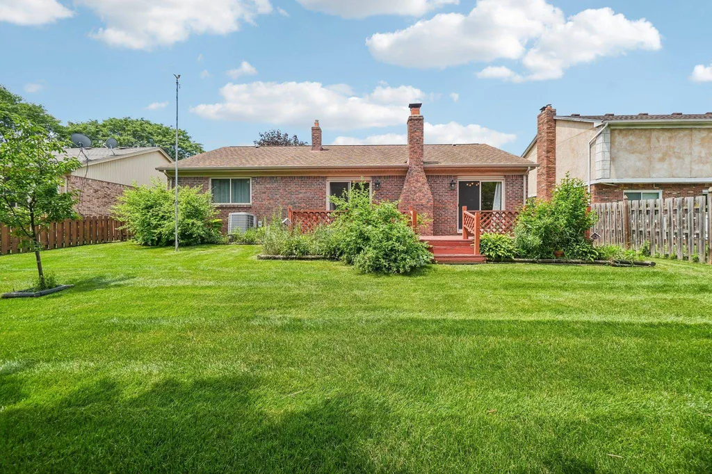 42140 Royal Lane Clinton Charter Township MI 48038